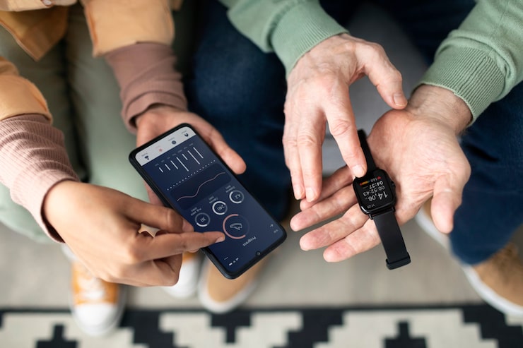 Smartwatch vs. Fitness Tracker: Which Should You Buy to Boost Your Fitness?